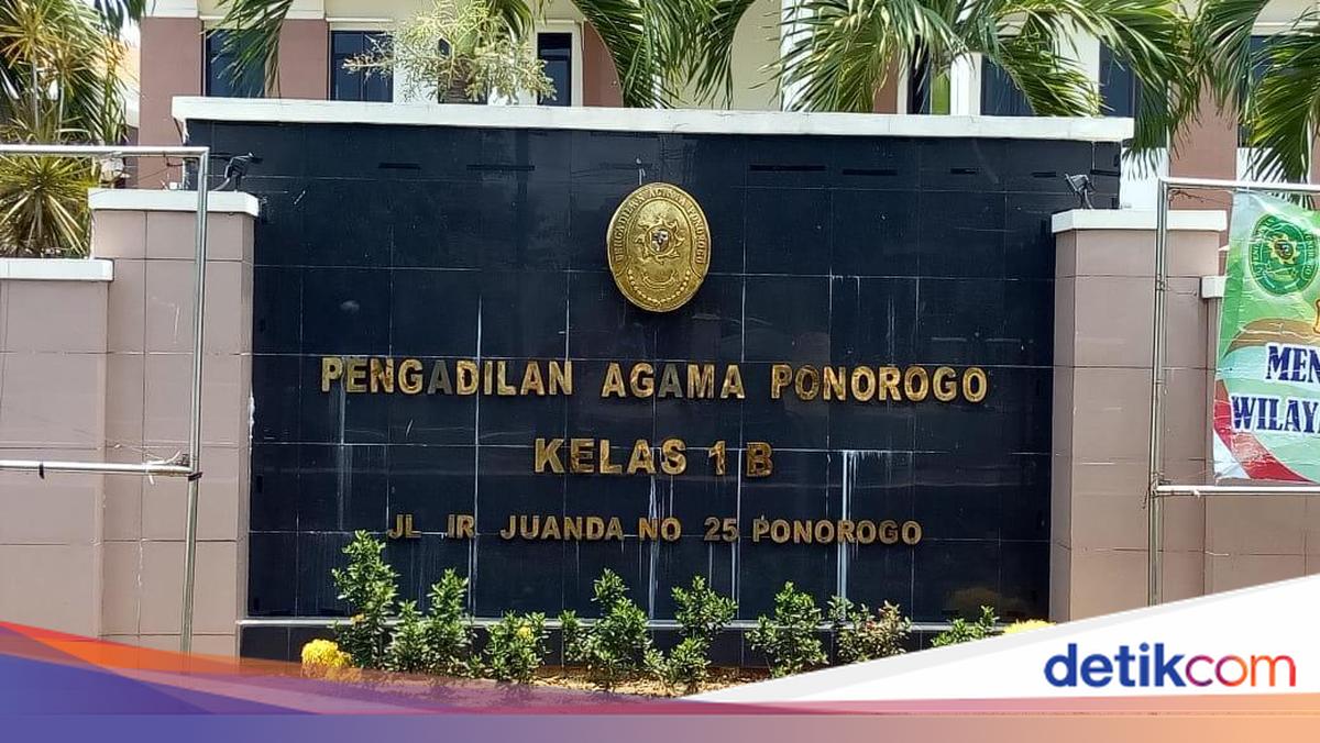 Tren Foto dengan Akta di Balik Tingginya Angka Perceraian di Ponorogo