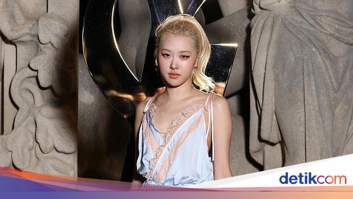Adu Gaya 4 Personel BLACKPINK di Paris Fashion Week, Rose Berbalut Lingerie