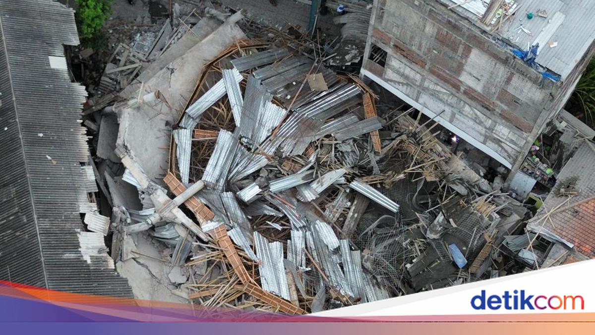 Tim SAR Buat Gorong-gorong untuk Evakuasi Korban Ponpes Roboh di Sidoarjo