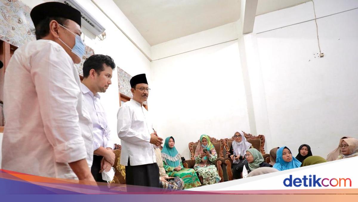 Gus Ipul Dampingi Keluarga &amp; Santri Korban Runtuhnya Pesantren Al Khoziny