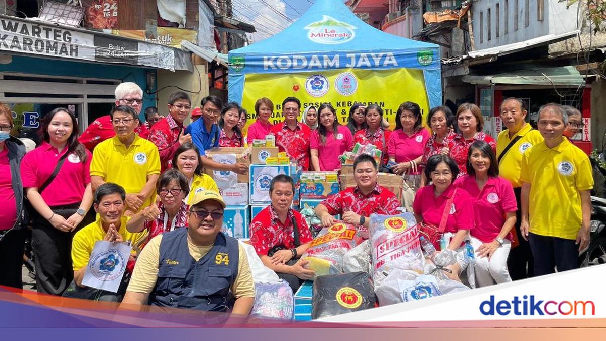 Persaudaraan Wanita Tionghoa Bantu Warga Korban Kebakaran di Jakarta Barat