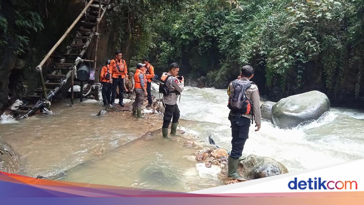 Hari Ke-4, Tim SAR Masih Cari Pria Tenggelam di Sungai Cikaniki Bogor