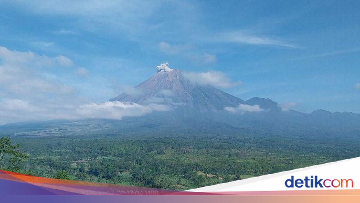 Gunung Semeru 6 Kali Erupsi Pagi Ini, Tinggi Kolom Letusan Capai 700 Meter