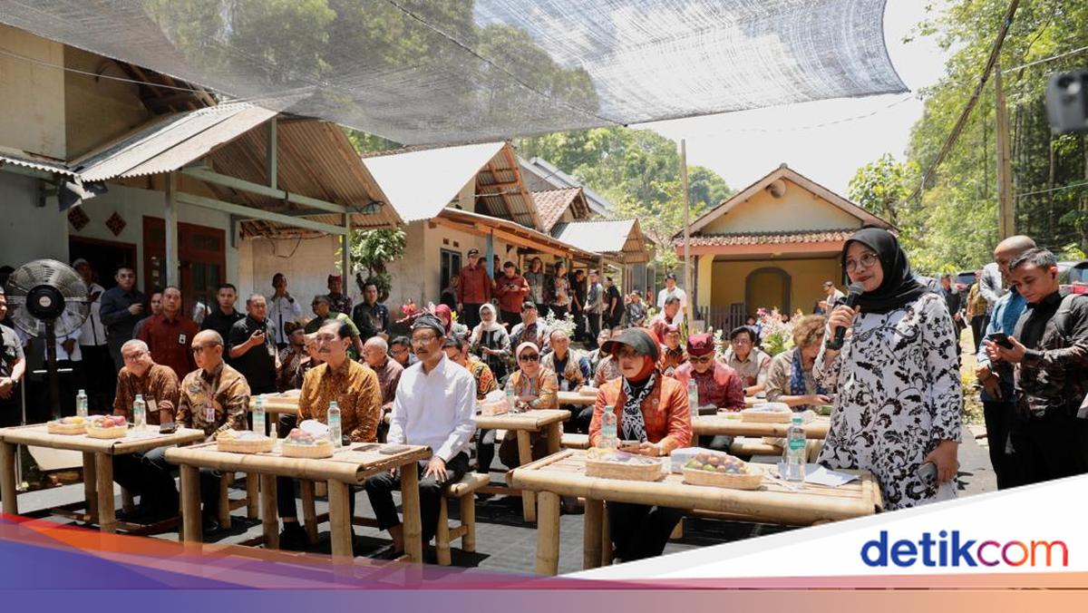 Luhut hingga Gus Ipul Tinjau Uji Coba Digitalisasi Bansos di Banyuwangi