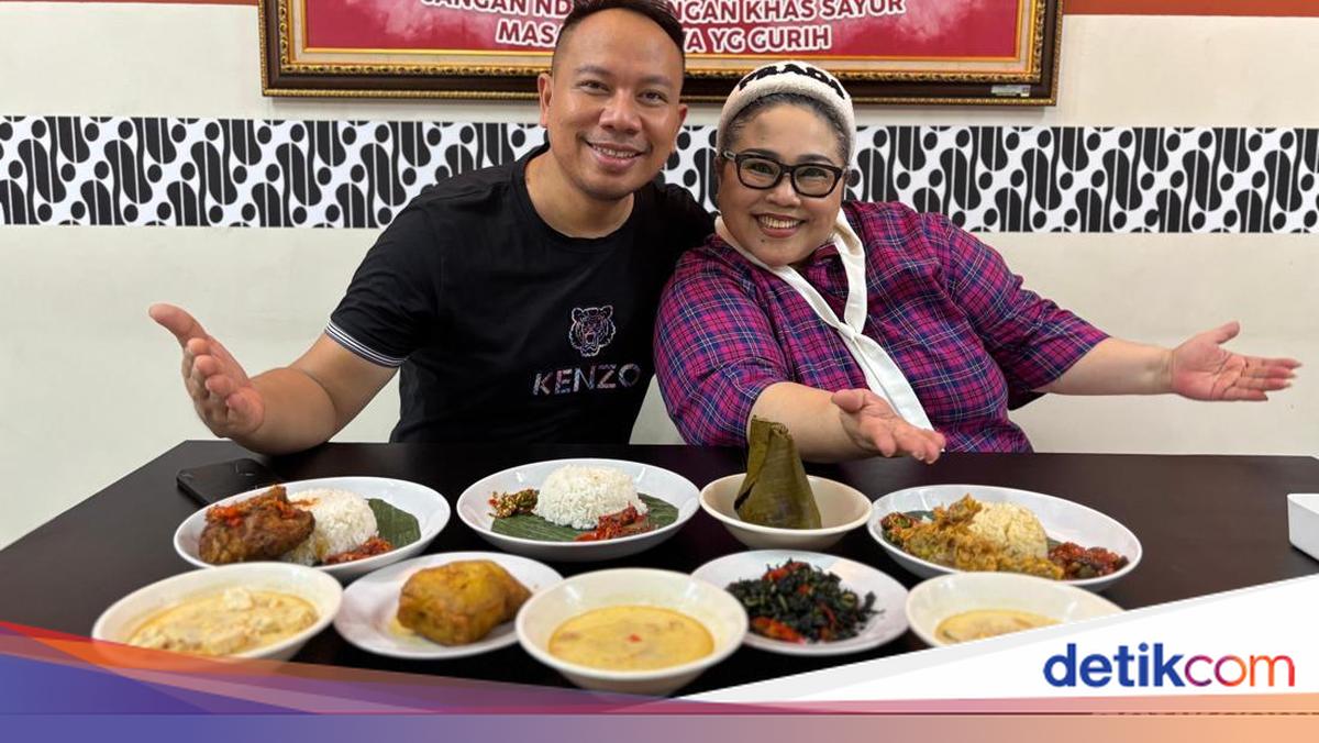 Dari Dapur Komedi ke Dapur Resto, Vicky Prasetyo &amp; Nunung Jualan Ayam Panggang