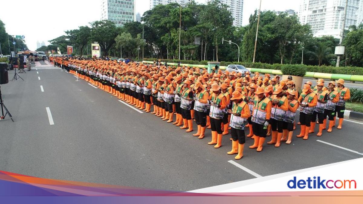 DLH DKI Kerahkan 2.100 Petugas Kebersihan Kawal HUT ke-80 TNI