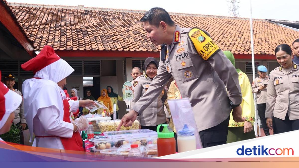 Kapolres Jaktim Tinjau MBG di SD Kemala Bhayangkari 5, Bagikan Angket Menu