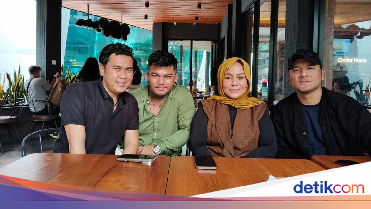 Mak Vera Bentuk Trio Lebay, Siap Jadi Obat Lepas Penat