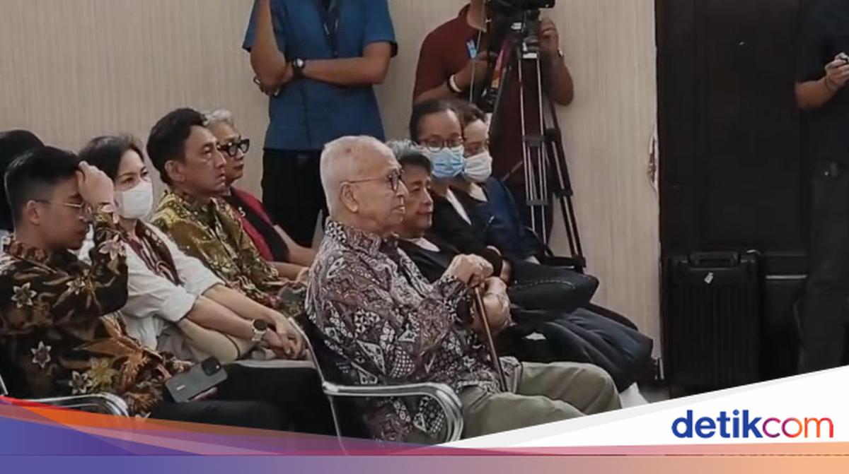 Nono Anwar Makarim Hadiri Sidang Perdana Praperadilan Nadiem di PN Jaksel