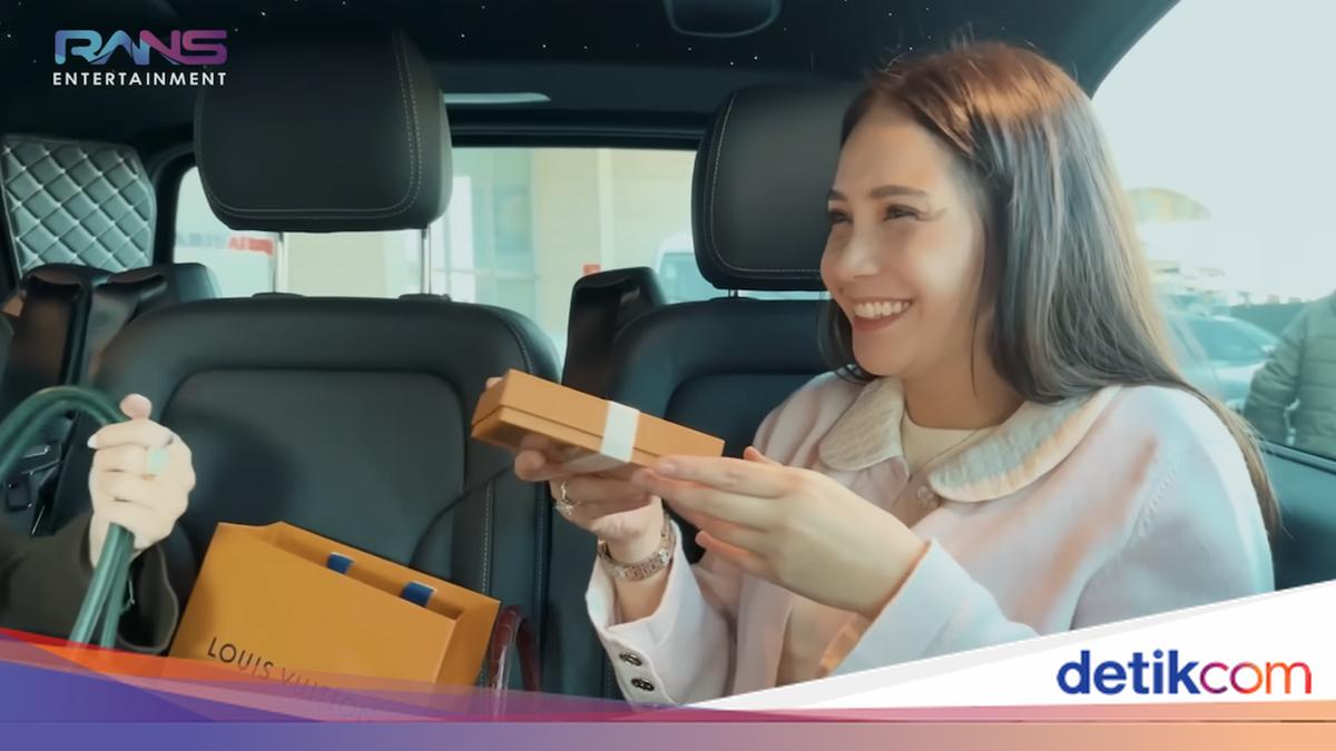 Sultan! Intip Harga Cokelat Louis Vuitton Nagita Slavina Waktu di Paris