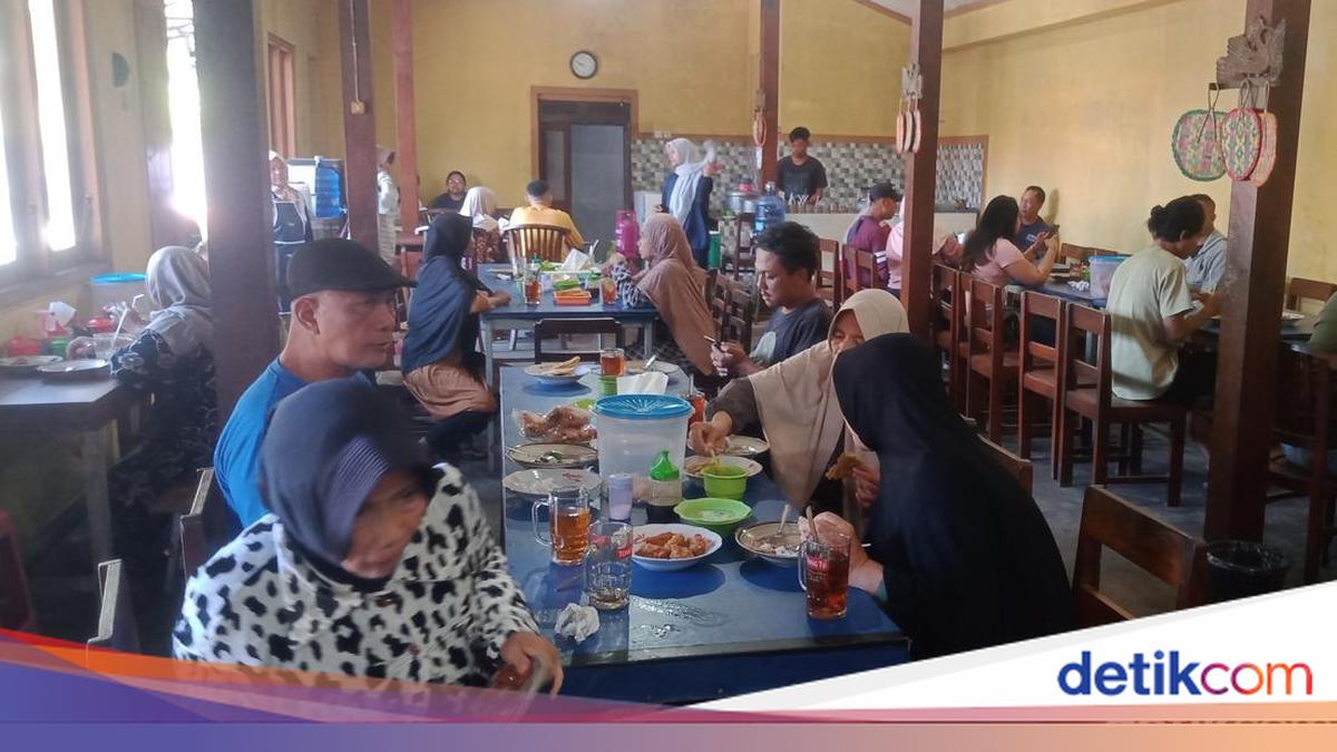 Cuma Buka 5 Hari Sekali, Soto Mbah Gito Birun Bikin Pelanggan Berjubel