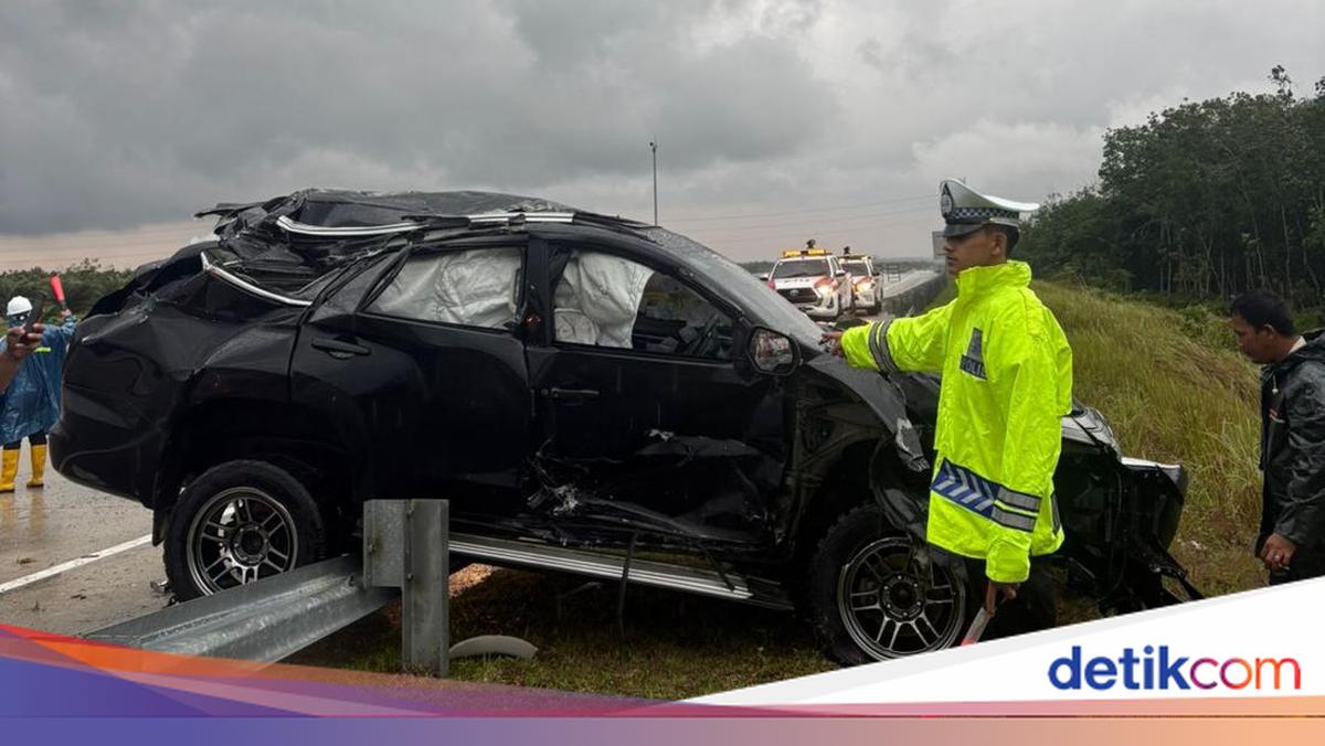 Fortuner Kecelakaan hingga Ringsek di Tol Bangkinang Riau, 3 Orang Terluka