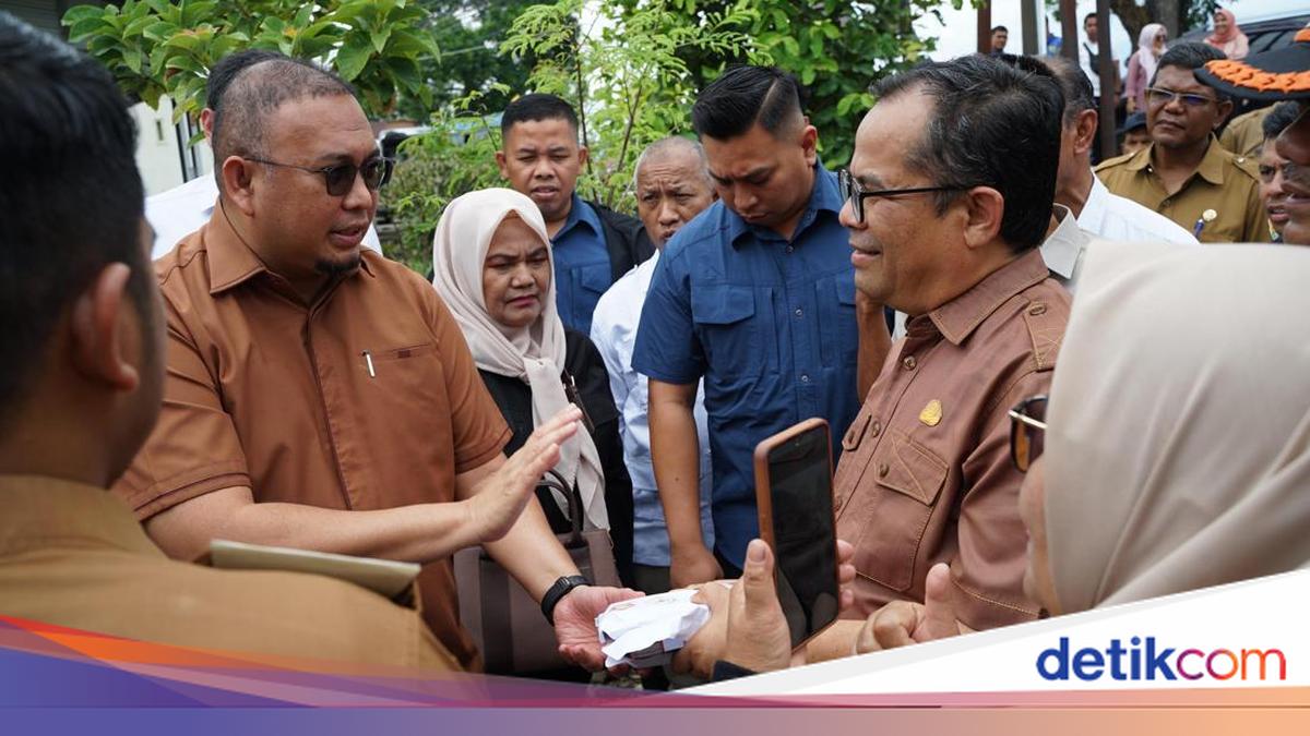 Andre Rosiade Beri Bantuan Rp 100 Juta untuk Korban Bencana Kota Solok