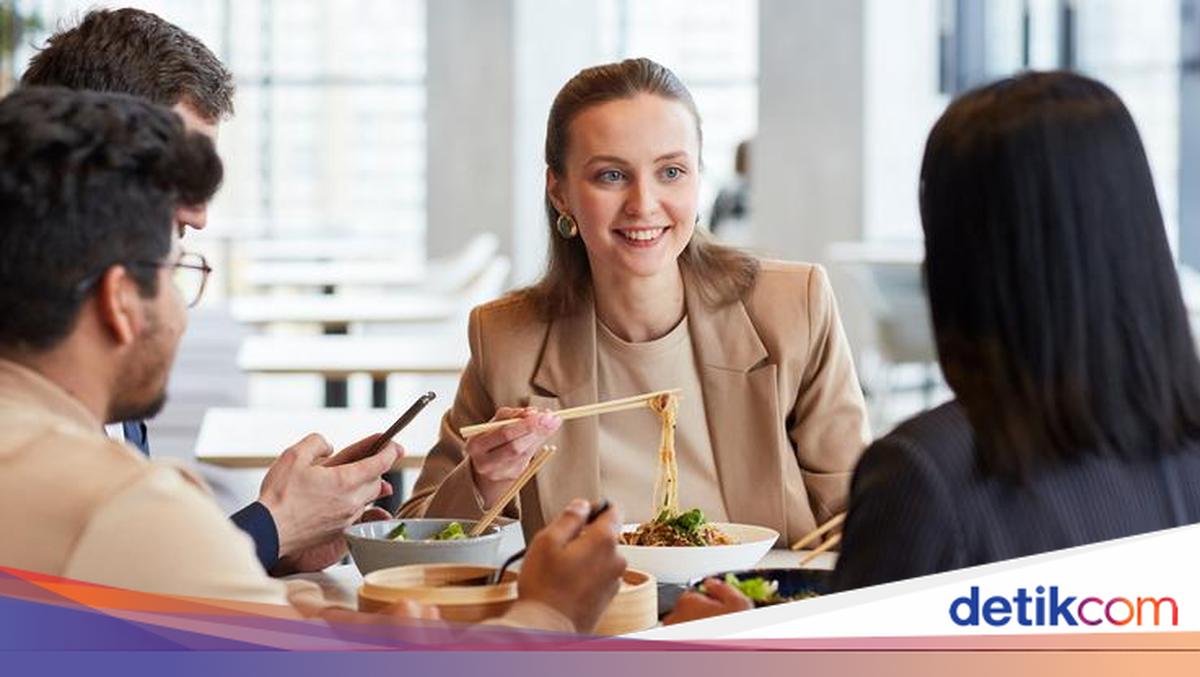 Nggak Ikut Makan Siang Bareng Tim, Karyawan Ini Ditegur HRD