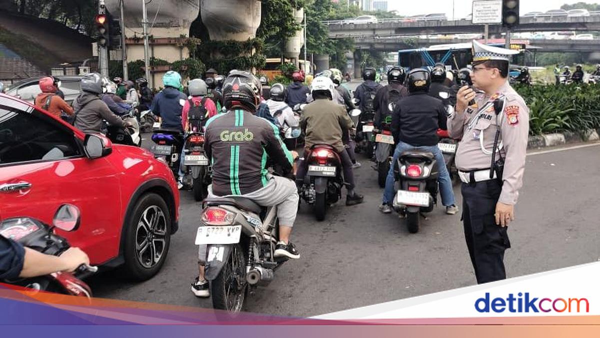 Ada Kecelakaan di Cawang, Lalin MT Haryono Arah Pancoran Macet Pagi Ini