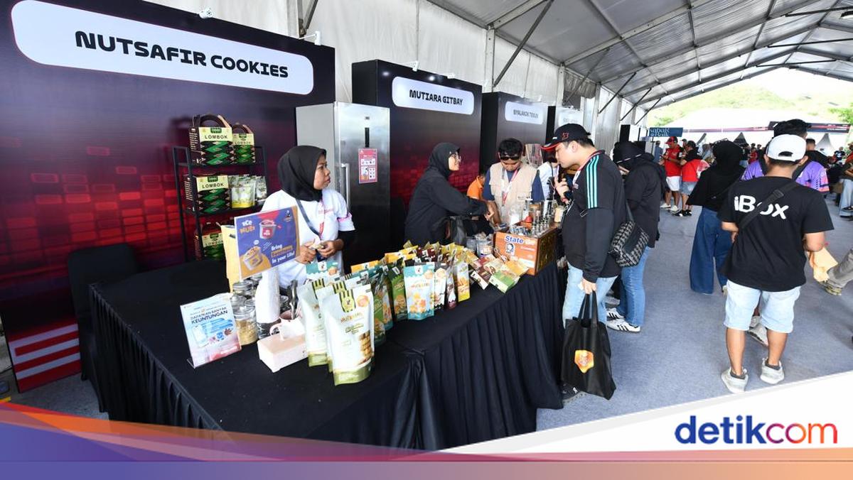 UMKM Lokal Ngebut di Mandalika, Dirut Pertamina Cicipi Jajanan Khas Lombok