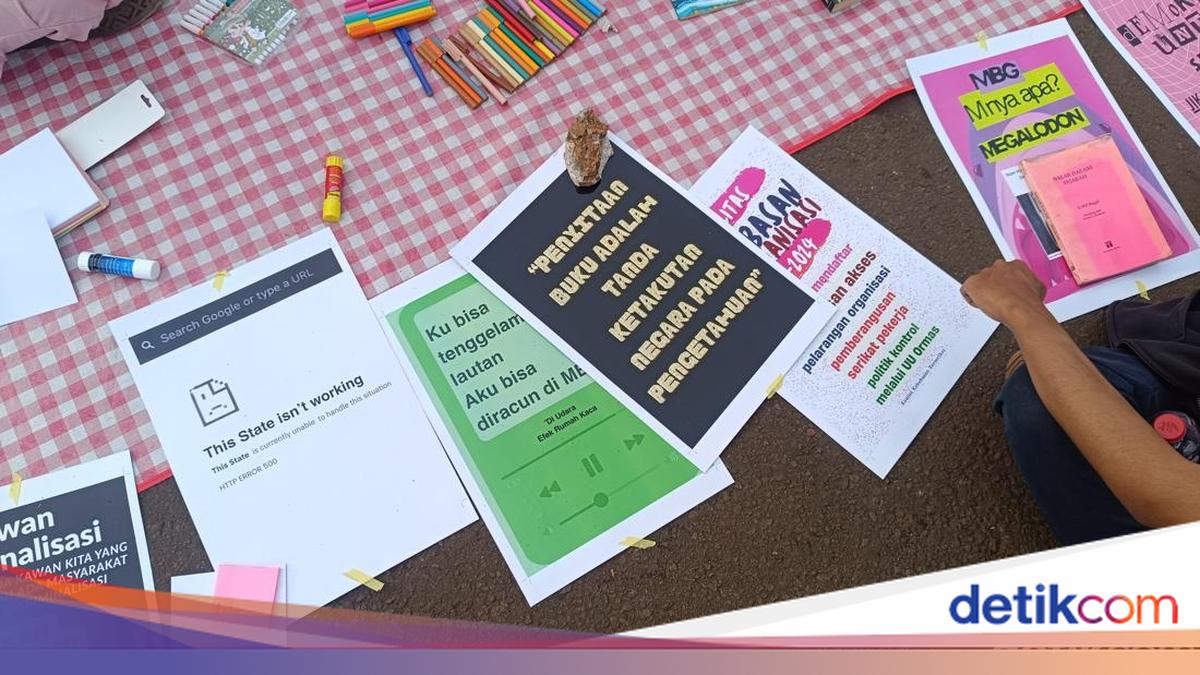 Massa Demo di DPR, Ada Poster Protes, 'Kolam Pancing' hingga Pasang Kutek