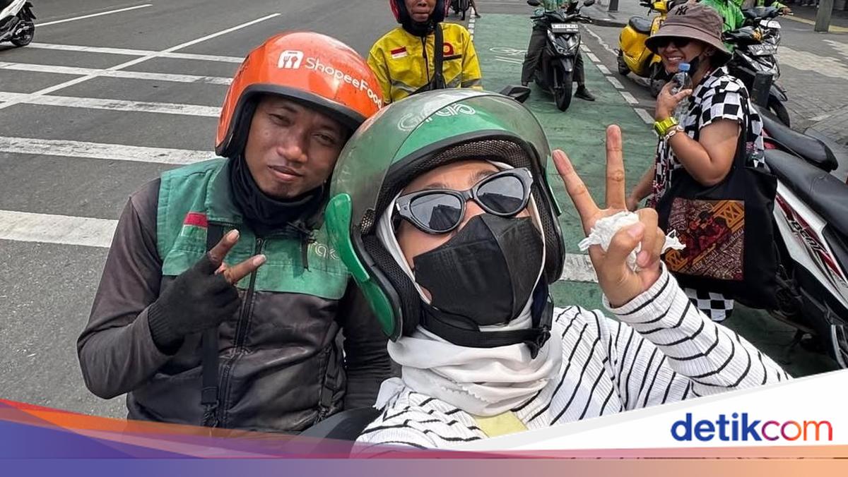 POV Tantri Kotak Jalan Kaki ke Monas-Nyeberang Kali Buat Manggung di HUT TNI