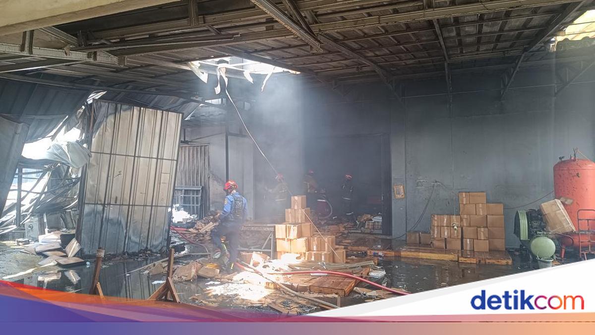 Dugaan Awal Penyebab Kebakaran di Pabrik Bingkai Cibinong