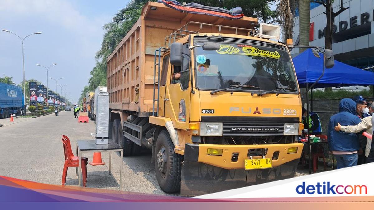 Pintu Keluar Kawasan Industri Cikande Dijaga Gegana, Truk Harus Bebas Radiasi