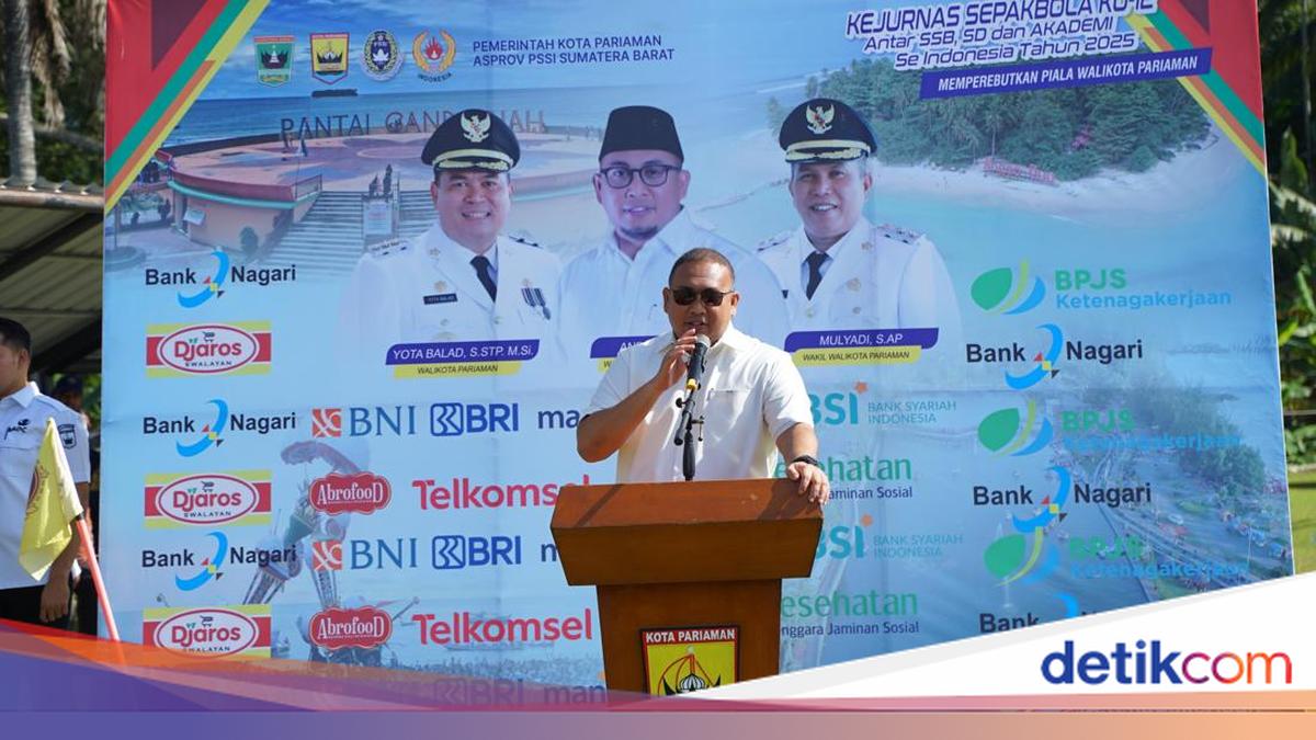 Andre Rosiade Buka Kejurnas Sepakbola U-12 di Pariaman Sumbar