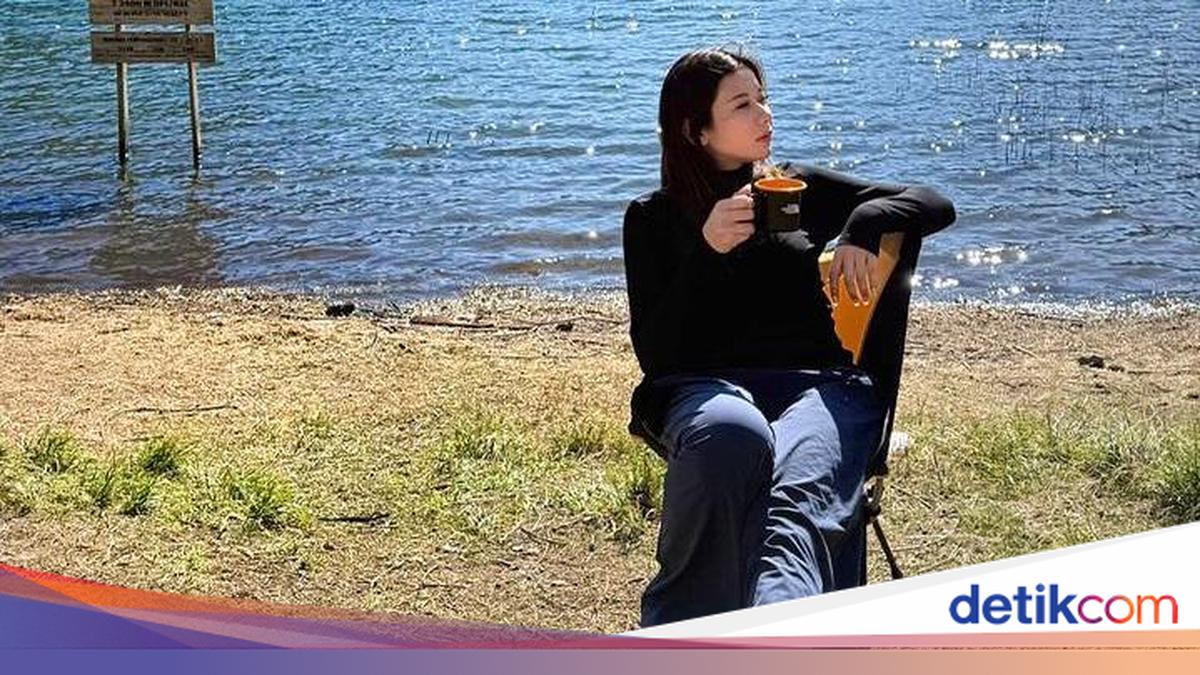 Me Time Iris Wullur: Kemah ke Ranu Kumbolo
