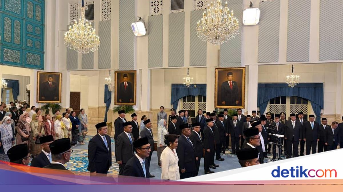 Prabowo Bentuk Komite Percepatan Pembangunan Papua, Dipimpin Velix Wanggai