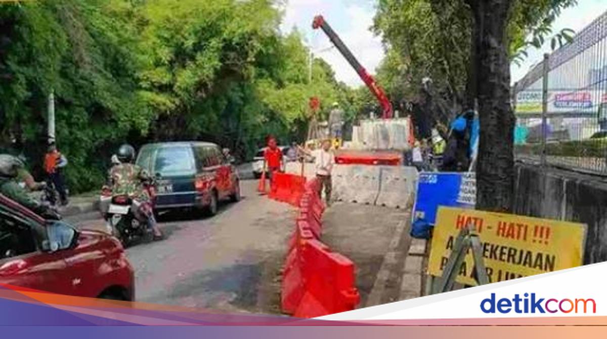 Galian Biang Macet di Depan Cibis Park Jl TB Simatupang Tuntas, Barier Dibuka