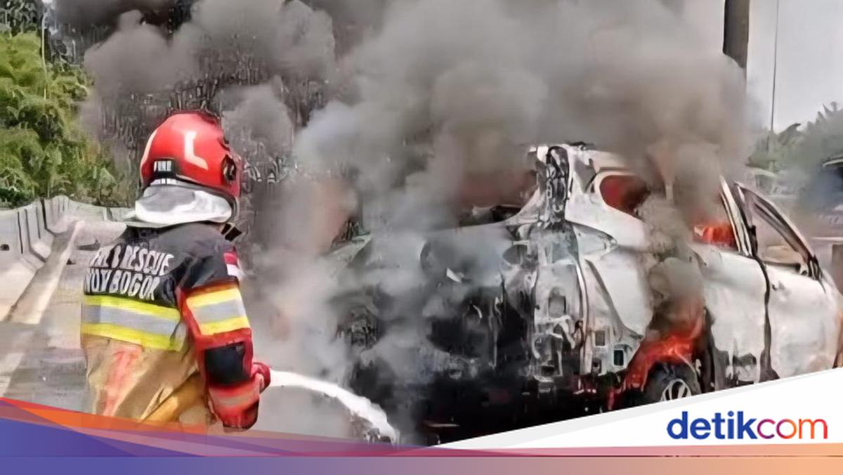 Awal Mula Mobil Kecelakaan hingga Terbakar di Km 41 Tol Jagorawi