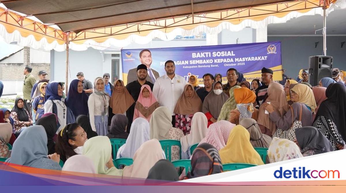 Anggota DPR Rajiv Bagikan Sembako di Lembang, Dukung Entaskan Kemiskinan