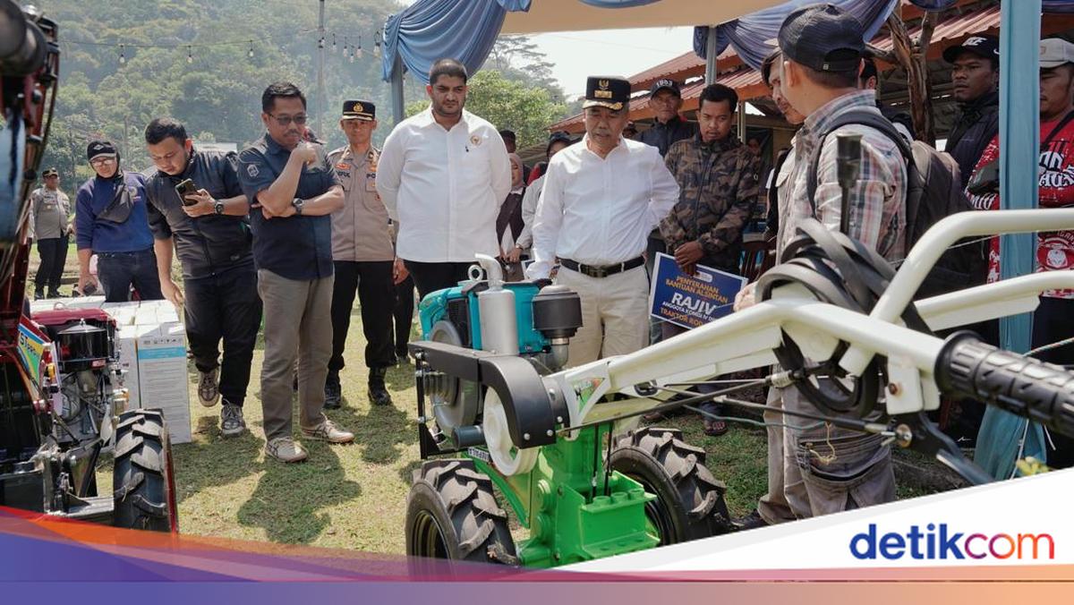 Anggota DPR Rajiv Salurkan 204 Unit Alsintan ke 50 Kelompok Tani di Jabar