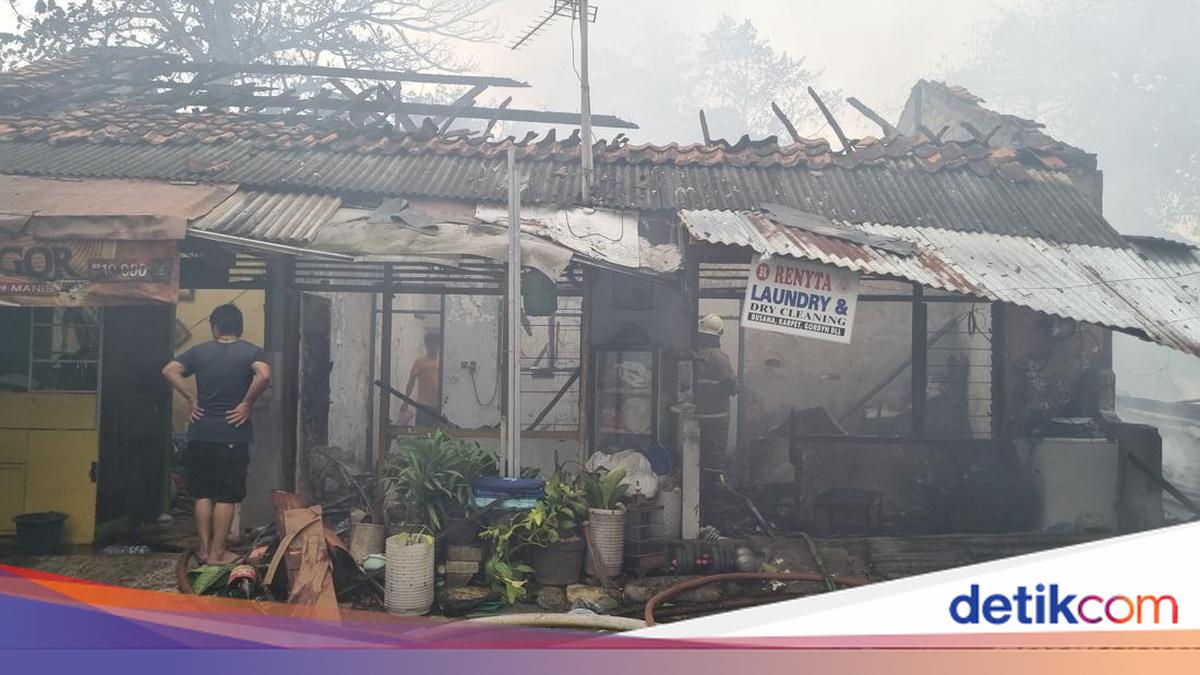 Damkar Sempat Terhambat Akses, Kebakaran Rumah dan Lapak di Pancoran Padam