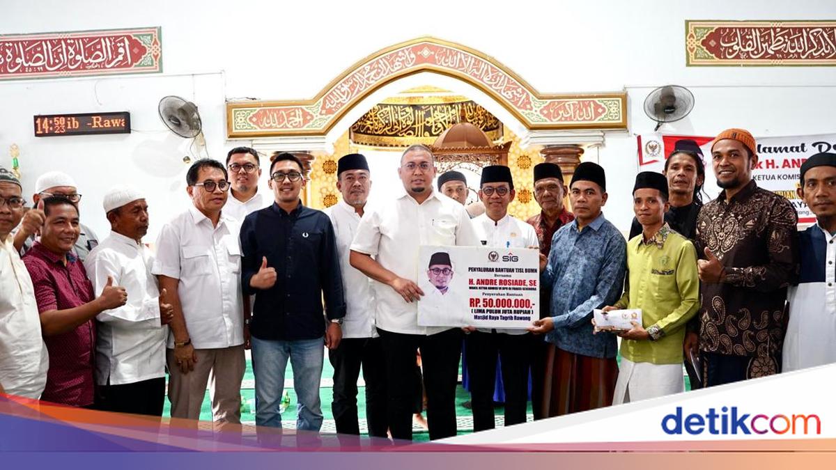 Andre Rosiade Salurkan Bantuan Rp 50 Juta di Masjid Raya Taqrib Rawang Padang