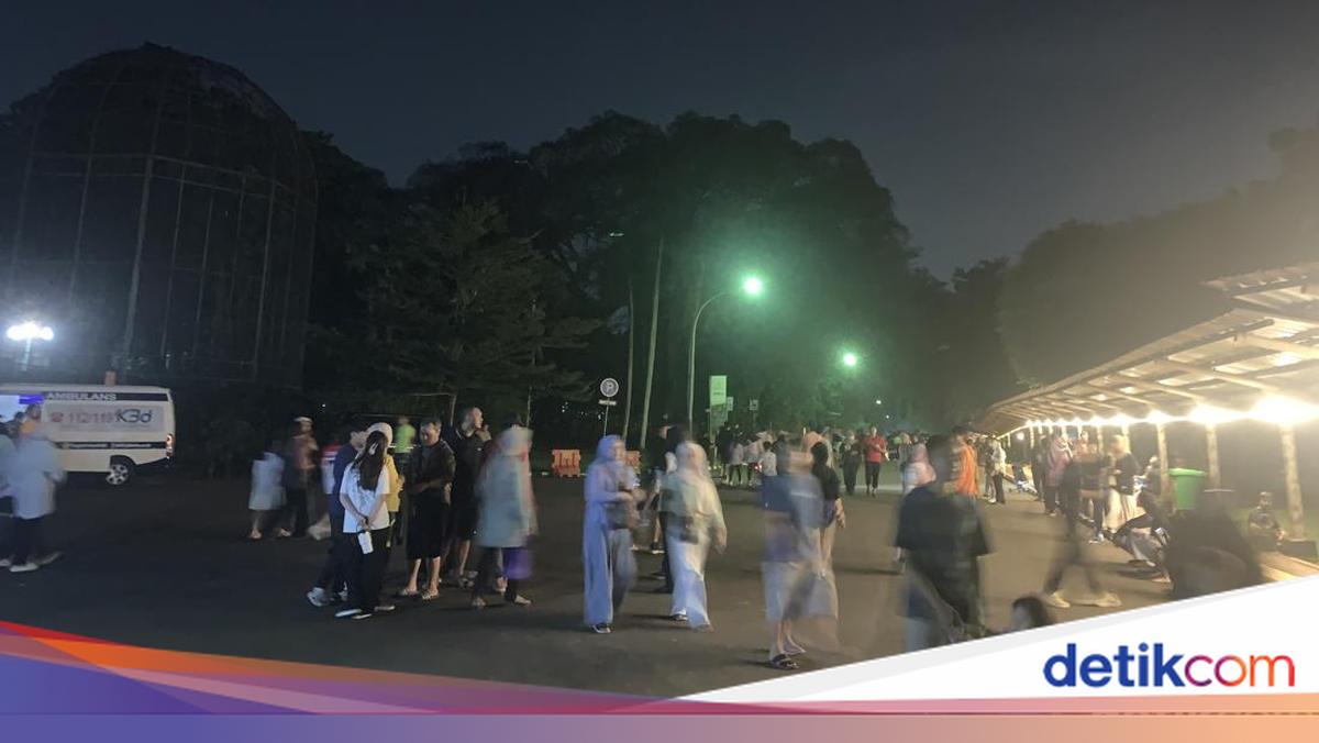 Senangnya Warga Jaktim Berwisata Malam di Ragunan Bareng Anak