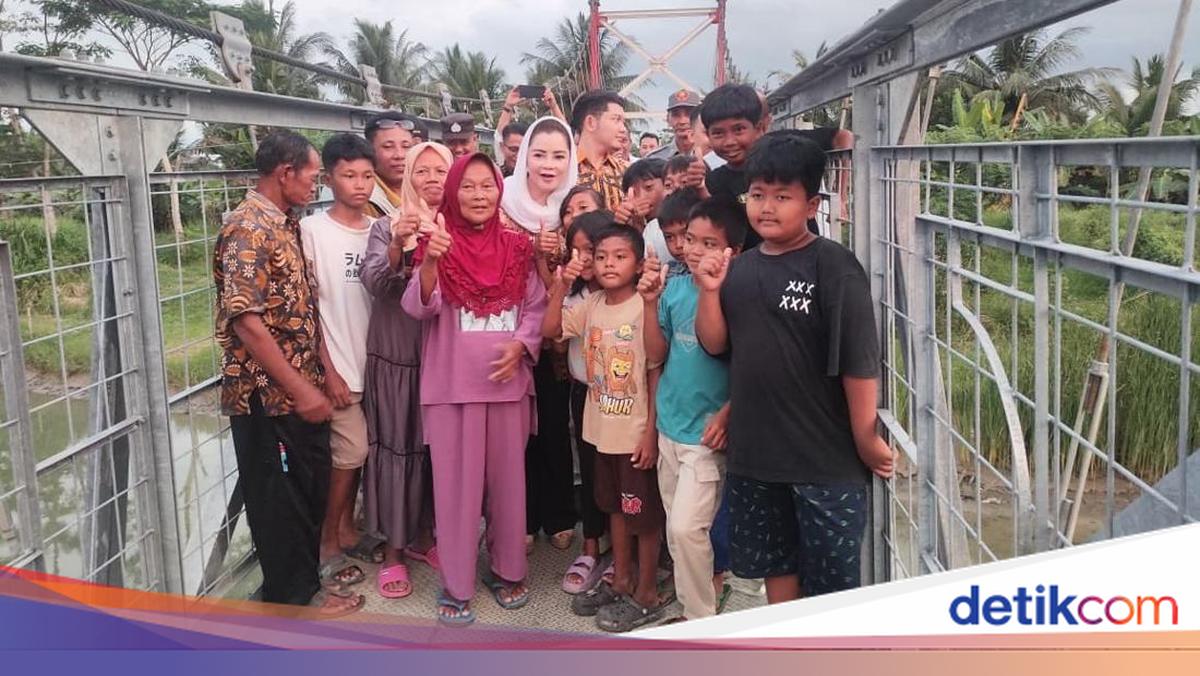 Legislator Gerindra Resmikan Jembatan Pancimas Maju Jelita usai Perbaikan