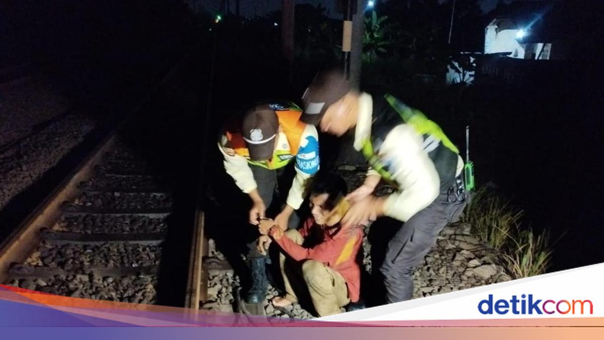 Pria di Bekasi Curi Kabel Rel KA, KAI Ungkap Risiko Kecelakaan
