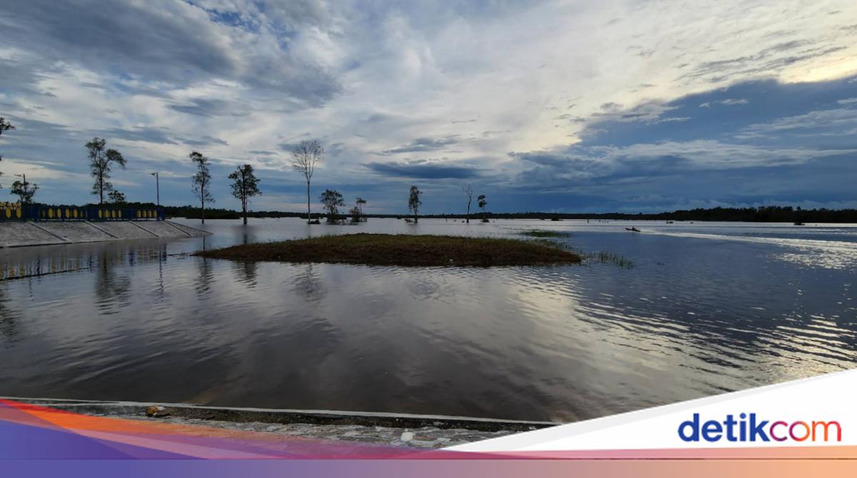 Danau Asam, Si Hitam Rupawan dari Kobar