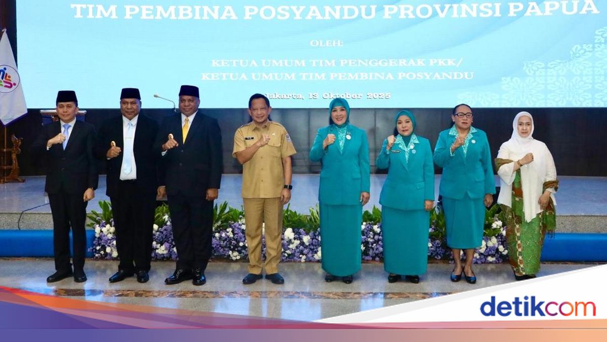 Tri Tito Lantik Ketua TP PKK dan Tim Pembina Posyandu Provinsi Papua