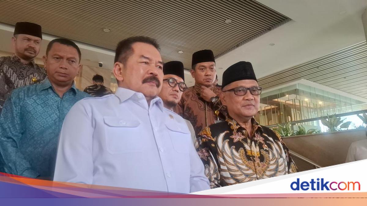 Menteri Haji Bertemu Jaksa Agung Minta Pendampingan Cegah Korupsi
