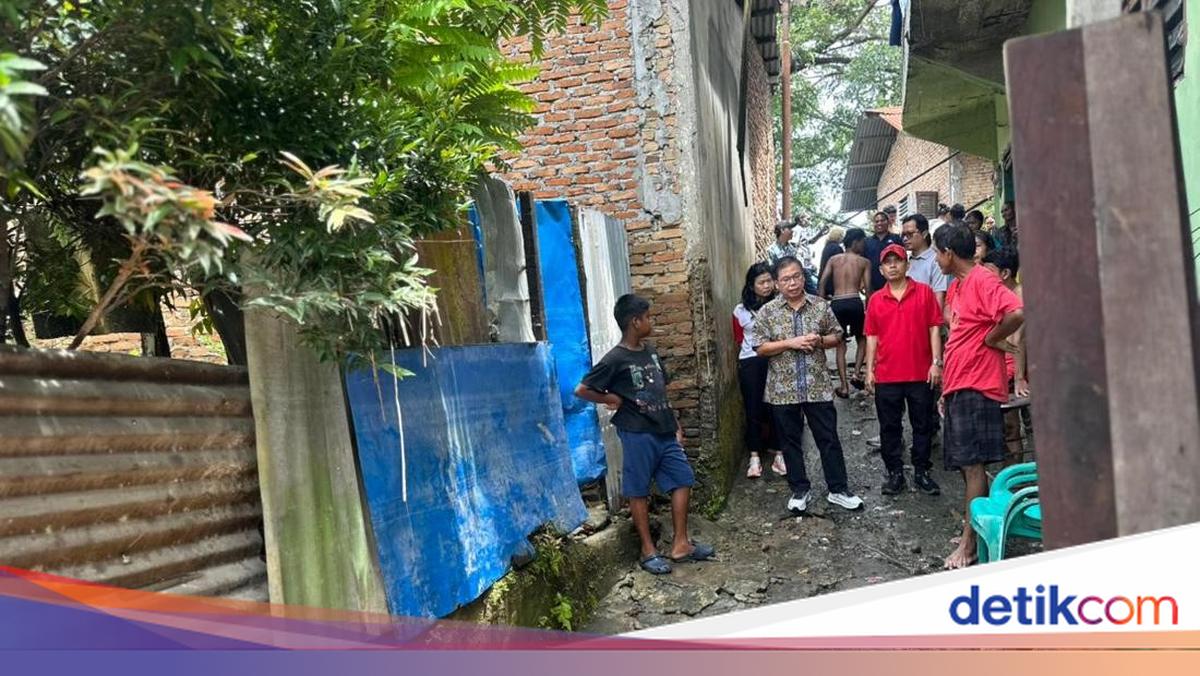 Anggota DPR Sofyan Tan Bantu Korban Banjir Sungai Babura di Masa Reses