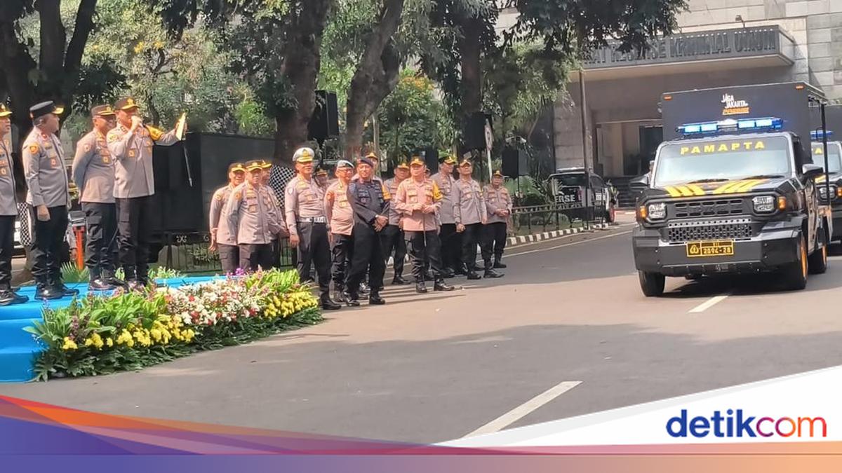 Kapolda Metro Serahkan Mobil Pamapta, Ajak Polres-Polsek Jaga Rasa Aman Warga