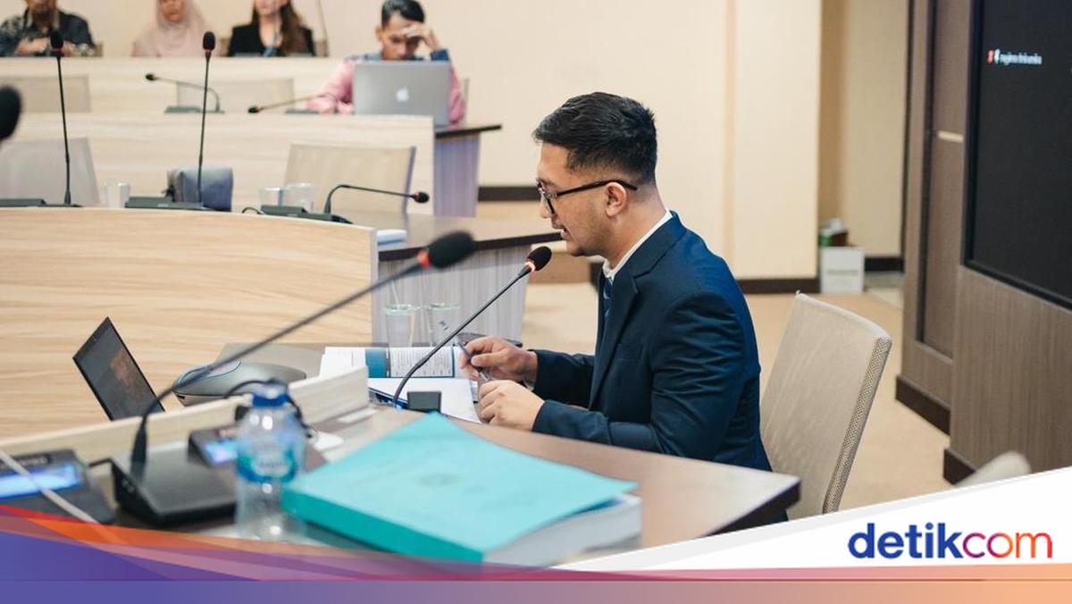 Legislator PAN Tom Liwafa Raih Gelar Doktor dari Universitas Airlangga