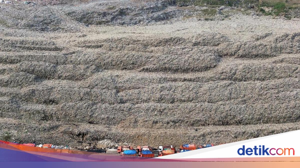 Ada Mikroplastik dalam Hujan, Menteri LH Soroti Tumpukan Sampah Bantargebang