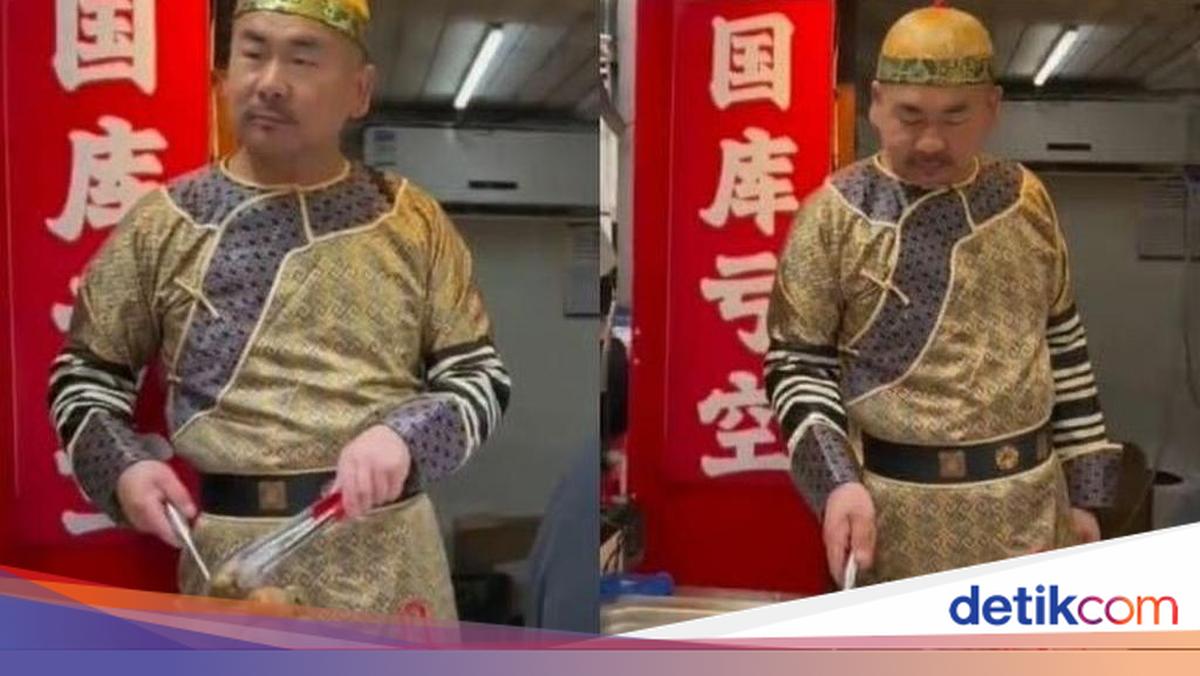 Jualan Pakai Baju Kaisar, Penjual Tahu Busuk Ini Langsung Laris Manis