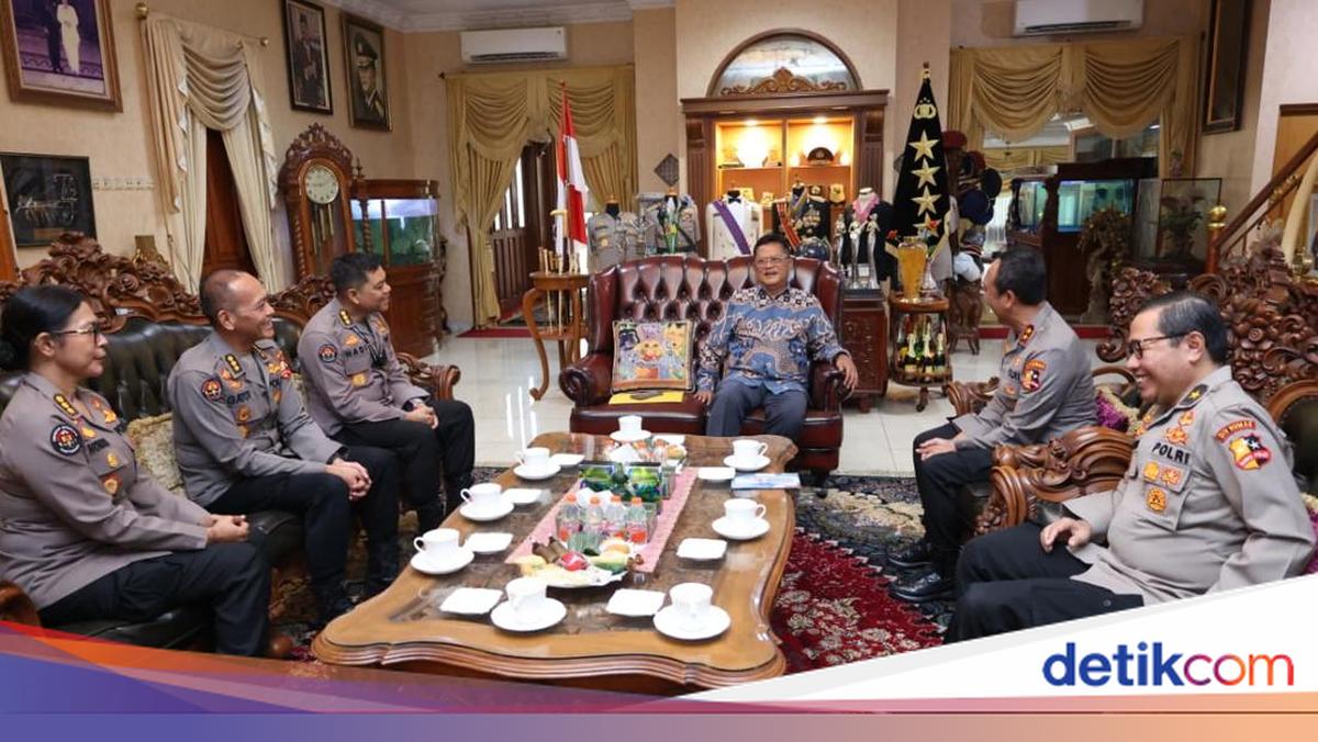 Kadiv Humas Polri dan Jajaran Anjangsana ke Jenderal Purnawirawan Da'i Bachtiar