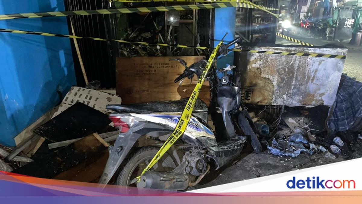Pria di Jakbar Terbakar Usai Nekat Nyalakan Korek saat Isi Bensin Eceran