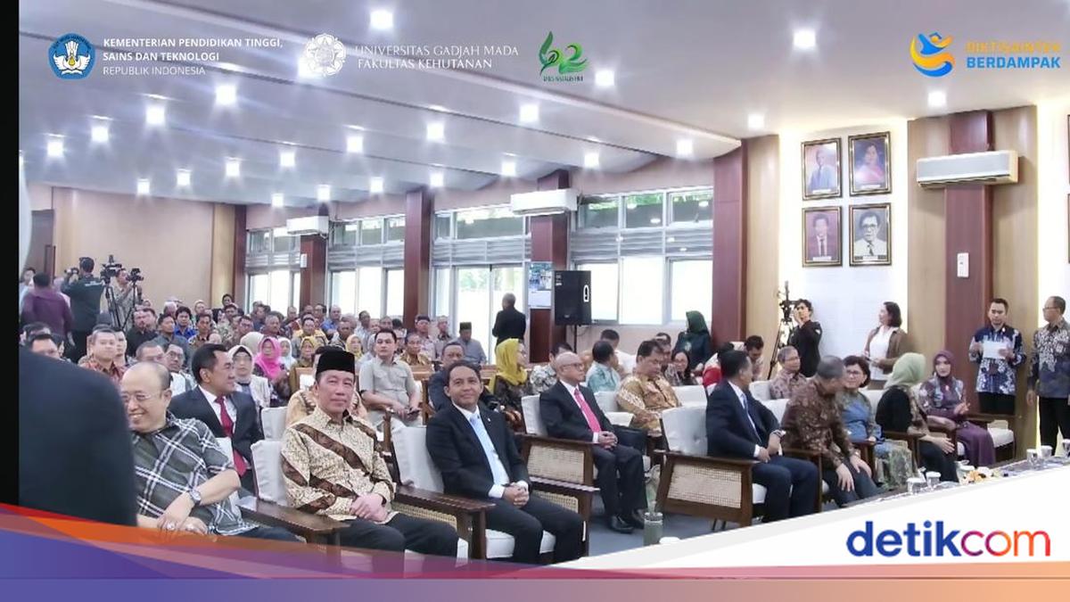 Rektor UGM Puji Jokowi Jadi Alumni Kebanggaan
