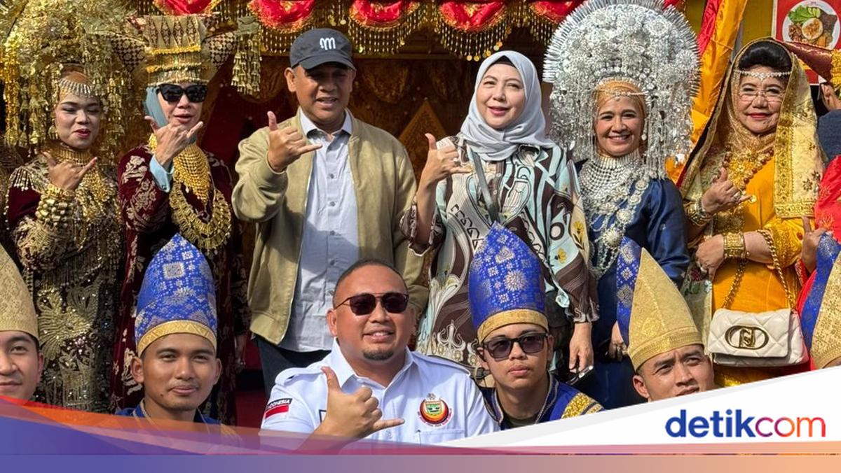 Ketua MPR Ahmad Muzani Ikut Masak Rendang 200 Kg Bersama IKM di Tokyo
