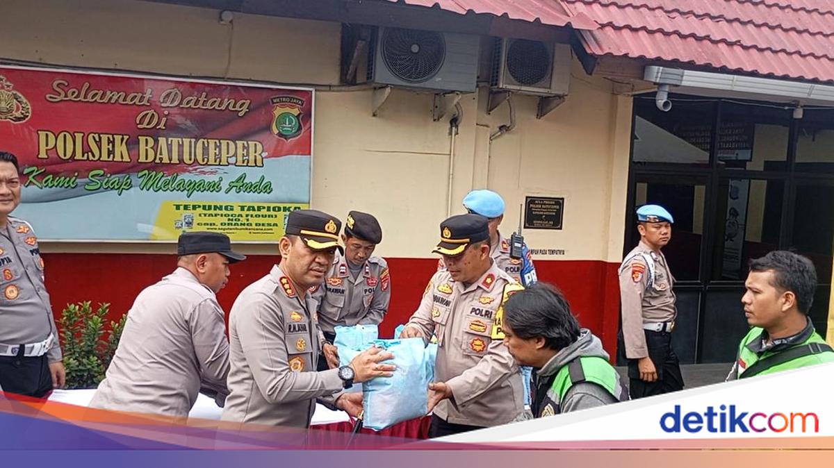 Polisi di Kota Tangerang Berbagi dengan Ojol, Gelar Baksos di Slum Area