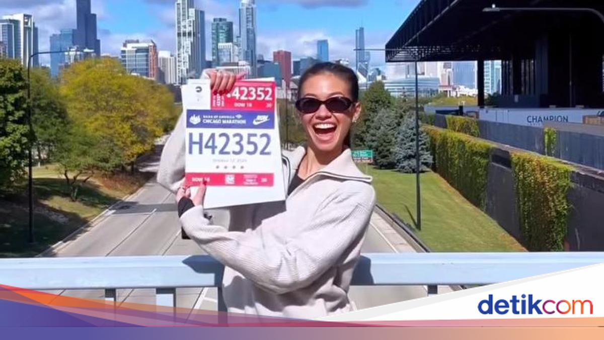 Pesona Yuki Kato Saat Santai di Kafe dan Masak Sayur Bayam